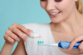 Wie man zahnbelag entfernt ohne zum zahnarzt gehen zu müssen! Zahnstein Entfernen Zuhause