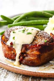 bacon wrapped filet mignon in garlic