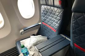 review delta air lines 737 900er first