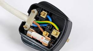 How To Change A Fuse And Plug Robert Dyas