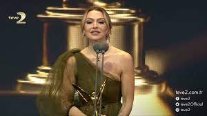 Pantene Altın Kelebek 2021: En İyi Kadın Şarkıcı – Hadise - YouTube