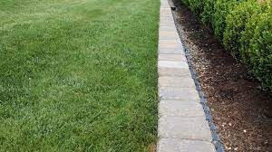 Using Pavers To Edge Your Lawn