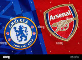 Nahaufnahme des Vereinswappens von Arsenal & Chelsea Stockfotografie - Alamy