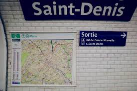 a guide to using the metro in paris