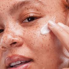 how to moisturize your face the right
