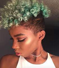 25 short natural hairstyles with color