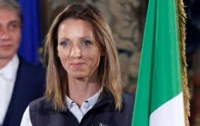 She has been married to domenico giugliano since june 22, 2002. Valentina Vezzali Nuovo Sottosegretario Allo Sport