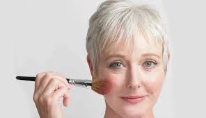 5 makeup tips older women can follow to