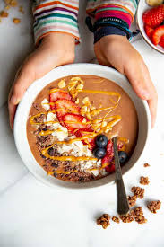 chocolate protein smoothie bowl from