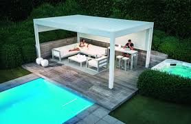 Pergola systems offers to you the best way to take advantage of outdoor areas, such as terrace, garden, balcony by providing high protection against sun, rain and wind. Pergolas Et Verandas La Pergola Bioclimatique Metalica