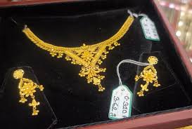 light weight tanishq gold necklace