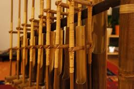 Salah satu contoh kecilnya adalah keberagaman alat musik tradisional berikut ini. 35 Alat Musik Tradisional Indonesia Cara Memainkannya Lengkap