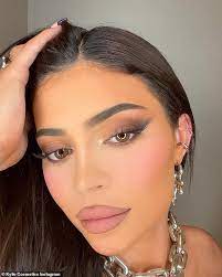 kylie jenner s go to makeup look you