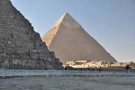 Full day Cairo tour to Pyramids of Giza, the Sphinx, the Egyptian Museum  and the Alabaster Mosque. Pictures of Cairo.
