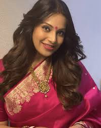 trending banarasi saree makeup looks