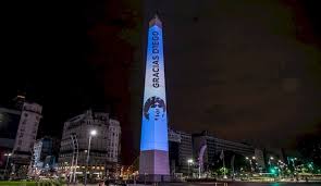 Este artículo es sobre la carta promocional original. El Obelisco Se Ilumino Con La Cara De Maradona Para Despedirlo Diario Hoy En La Noticia
