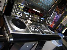 File:Beatmania IIDX arcade controlers.jpg - Wikimedia Commons