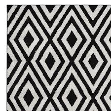 black white diamond design area rug 5x7