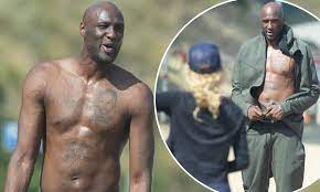 Lamar Odom chats up a pretty girl and gets shirtless on a hike | Daily Mail  Online