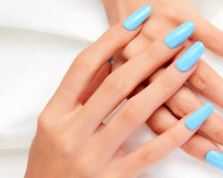 Bright colors nail polish trend