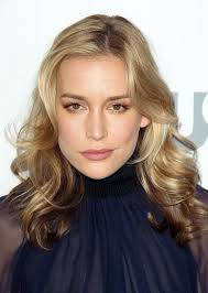 Piper Perabo with hair by Nathaniel Hawkins and makeup by Troy Surratt - lg_51966356-3264-4dd5-893b-438d0aa613db