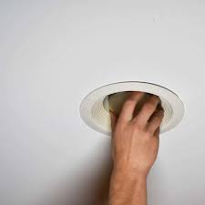 how to remove recessed light fixture