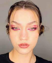4 graphic eyeliner looks to look