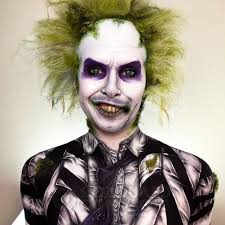 beetlejuice makeup with colored contact
