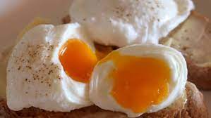 How To Poach Eggs Perfectly Every Time Delishably gambar png