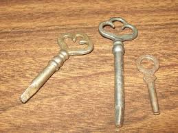 Any thoughts on how to fix it so that the entire roll opens ? Lot Of 3 Vintage Emergency Unlock Skeleton Keys Solid Barrel Etsy Vintage Keys Roll Top Desk Piano Key
