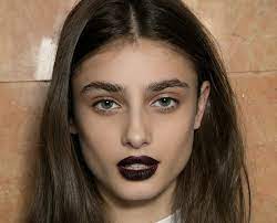 how to perfect the goth makeup trend
