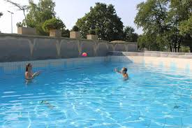 Najdete u nás dvě vířivky, plavecký bazén, zábavní bazén, tobogán brouzdaliště. Tobogan Od 12 Let Picture Of Bukfurdo Health And Adventure Center Buk Tripadvisor