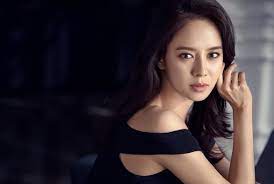 song ji hyo becomes muse for cosmetic brand