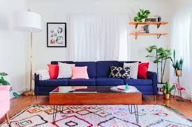 For a more calming effect, highlight dark undertones by pairing a blue sofa with dark cherry. 20 Impressive Blue Sofa In The Living Room Home Design Lover