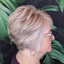 Below described are few of the hairstyles for women over 50 with glasses to have excellent hair. 15 Flattering Short Hairstyles For Women Over 60 With Glasses