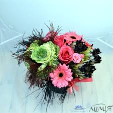 Красотата на алпинеумите кара не малко хора неистова да желаят да ги имат в дворовете си. Aranzhirovka S Proteya Brasika I Rozi Floral Wreath Floral Wreaths