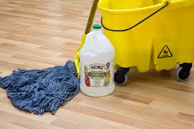 cleaning laminate floors with vinegar