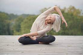 how yoga boosts seniors mental health