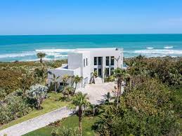 luxury oceanfront homes in