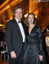 Whom she had a son, dimitri rassam, also a producer.67 in 1987, she gave birth to a son, louis, with photographer francis giacobetti. Carole Bouquet Dating History Famousfix