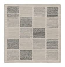 scandinavian rug in gray geometric patterns