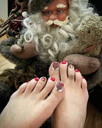 christmas pedicure ideas to try in 2023