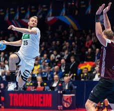 Dank eines rasanten starts riss die deb. Handball Em Deutschland Steht Nach Sieg Gegen Lettland In Hauptrunde Welt