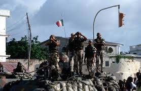 After the first black hawk has crashed, a lone soldier guarding the wreckage comes under fire by somalis with rpgs. Pictures From The Battle Of Mogadishu Black Hawk Down Mirror Online