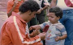 Στις μέρες του πάμπλο εσκομπάρ, η κολομβία υπέστη ισχυρό πλήγμα στην ασφάλεια της δημοκρατίας και στην ασφάλεια των πολιτών. Aventuras Na Historia Acima De Qualquer Suspeita A Curiosa Foto De Pablo Escobar Em Frente A Casa Branca