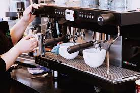 Tinggal masukkan bubuk kopi ke dalam filter, lalu tunggu tidak sampai 1 menit untuk membuat segelas espresso. 10 Merk Mesin Pembuat Kopi Terbaik Yang Bagus