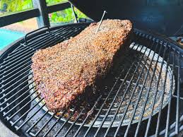 smoked brisket on the big green egg