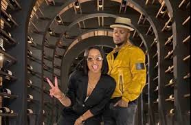 Dj zinhle keeps business a side and satifies her fans with a new. Dj Zinhle And Murdah Bongz Are Couple Goals Tswalebs