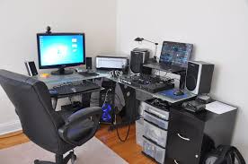If haven't noticed yet then let me get you up to speed. Gaming Setup With L Desk Novocom Top