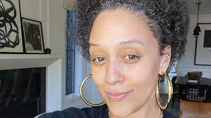 tia mowry shows off her natural hair